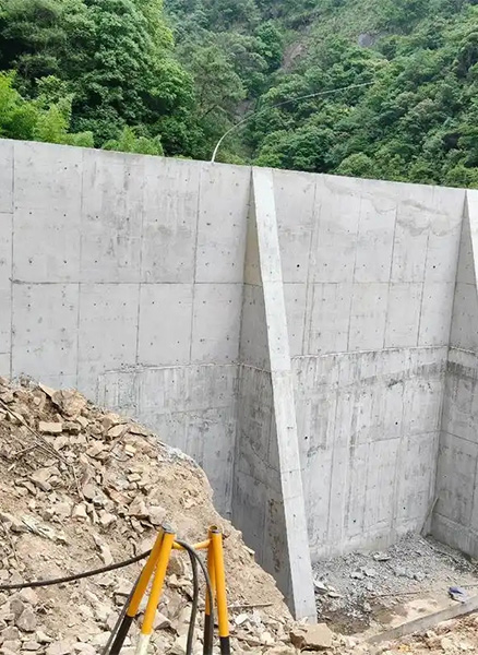 鹤壁淇县重力式挡土墙